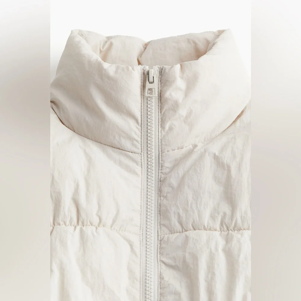H&M PUFFER VEST LIGHT BEIGE CROPPED SIZE SMALL - Picture 2 of 11